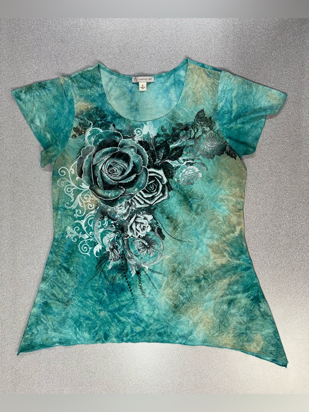 DB Short Sleeve Scoop Neck Top Teal Green with Rose Motif Shark Bite Hem Fairy